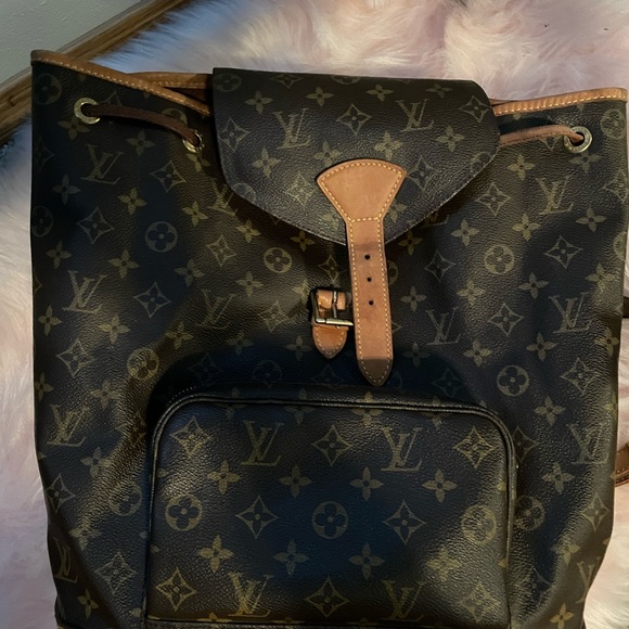 Louis Vuitton Montsouris MM Backpack - Picture 3 of 14